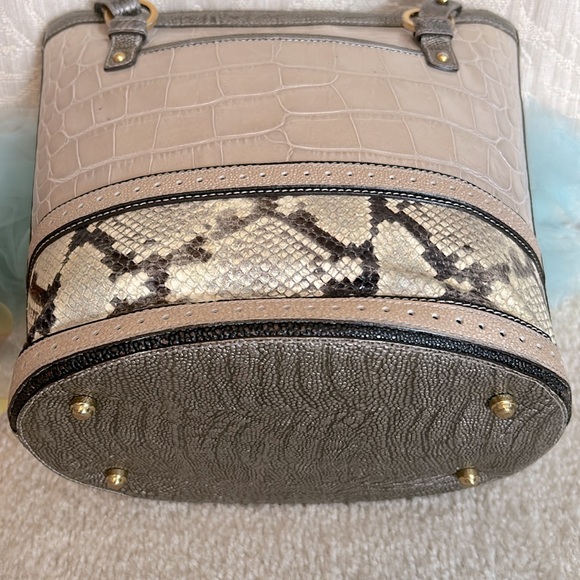 Brahmin Bucket Handbag Neutral Taupe - Picture 4 of 15